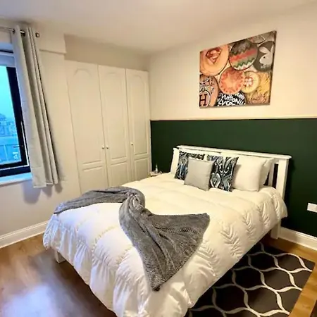 Centre Dockside - 2 Bed, 2 Bath