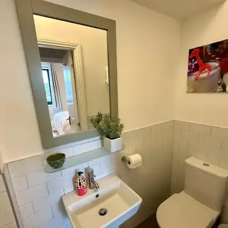 Centre Dockside - 2 Bed, 2 Bath * Galway