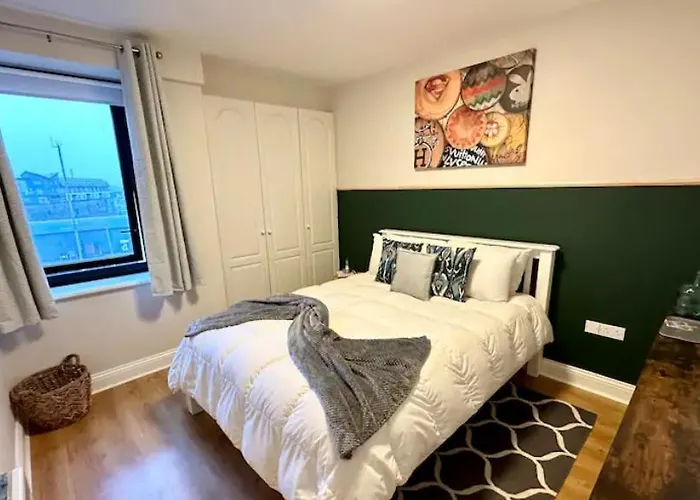 Centre Dockside - 2 Bed, 2 Bath