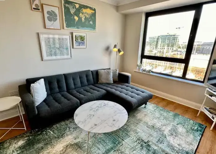 Centre Dockside - 2 Bed, 2 Bath Apartment *